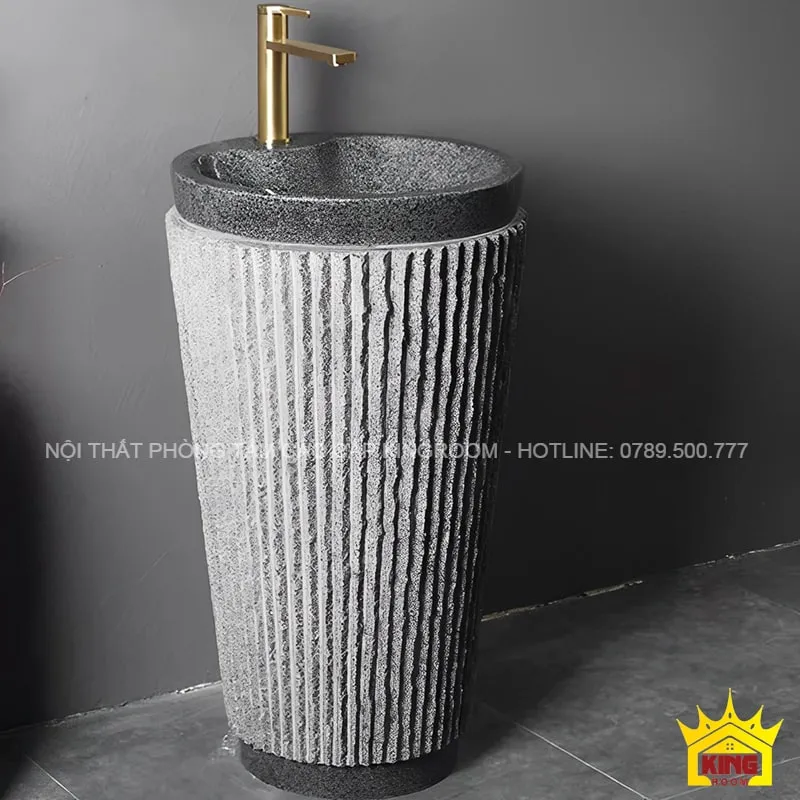 Lavabo đá cẩm thạch hình trụ màu xám với thiết kế vòi mạ vàng