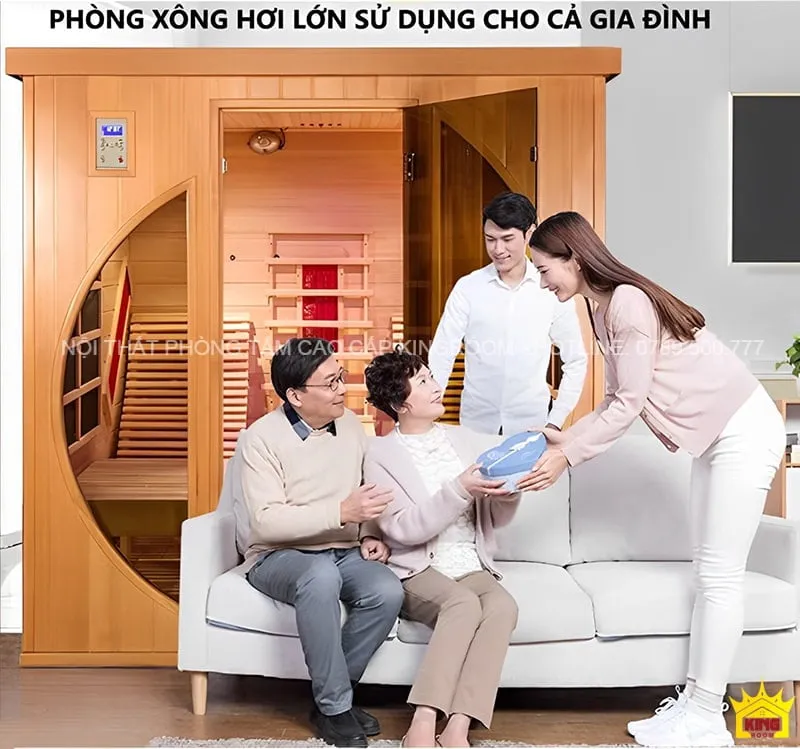 Gia đình hạnh phúc bên phòng xông hơi khô SM3 gỗ sang trọng dành cho gia đình, với thiết kế cửa kính hình vòm và bảng điều khiển điện tử