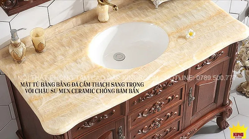 Mặt đá cẩm thạch màu kem của tủ Lavabo gỗ sồi PS6, kết hợp chậu sứ men ceramic, thể hiện sự sang trọng và chống bám bẩn