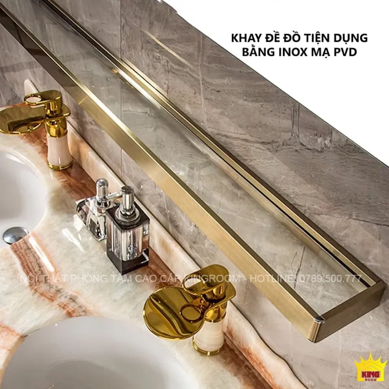 Khay để đồ tiện dụng bằng Inox mạ PVD trên mặt bàn đá cẩm thạch của tủ lavabo.