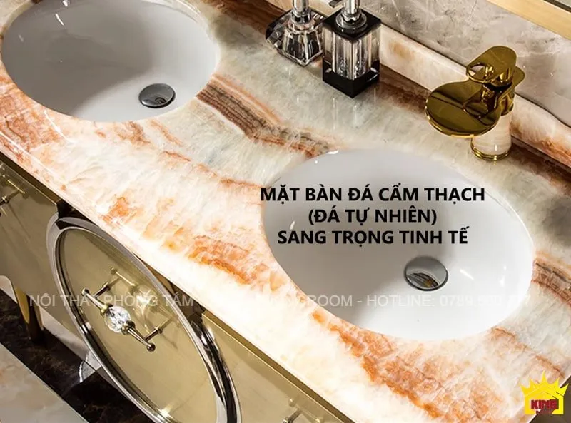 Lavabo với vòi và mặt bàn đá cẩm thạch tự nhiên, tạo điểm nhấn sang trọng