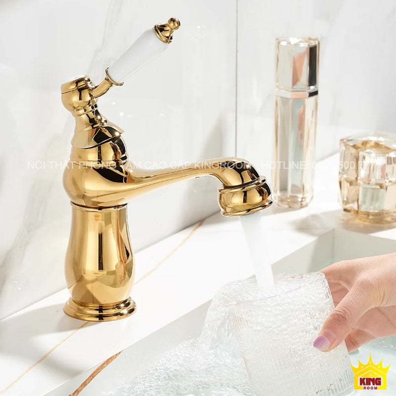 Vòi lavabo mạ vàng được nhiều người yêu thích