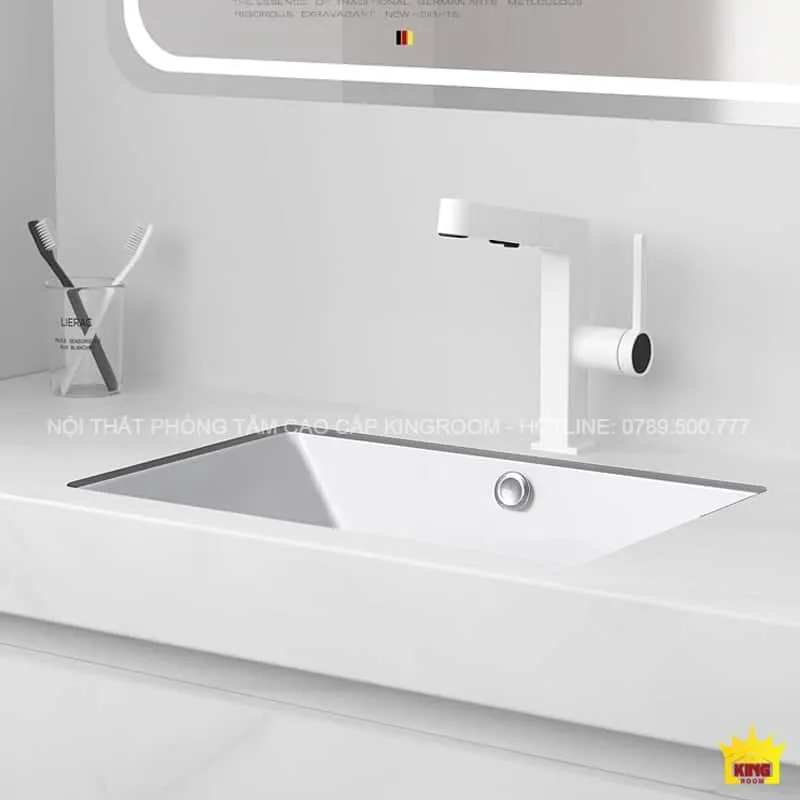 Lavabo Âm Bàn Aqua SR20 trong phòng tắm với chậu sứ trắng, vòi nước hiện đại.