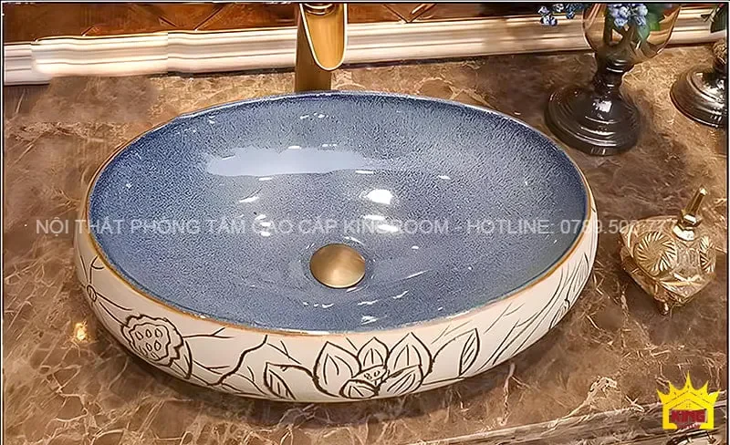 Cận cảnh Lavabo Aqua CF20 với mặt trong màu xanh đẹp mắt.