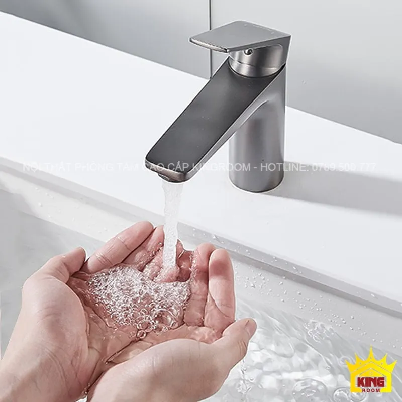 Vòi Lavabo Nóng Lạnh Aqua LQ68 Màu Xám đang chảy nước