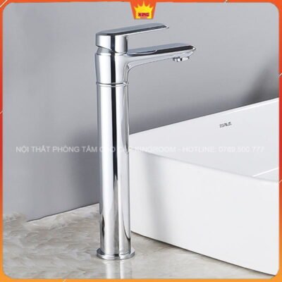 Vòi cao mạ chrome hiện đại Aqua M30 cho nước nóng và lạnh bên cạnh bồn rửa trắng