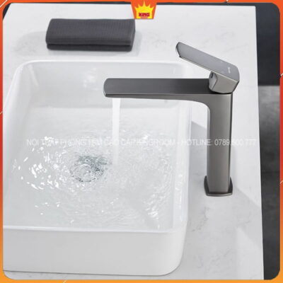 Vòi Lavabo Nóng Lạnh Màu Xám Aqua VD30 với dòng nước mềm mại, không bắn tung tóe.
