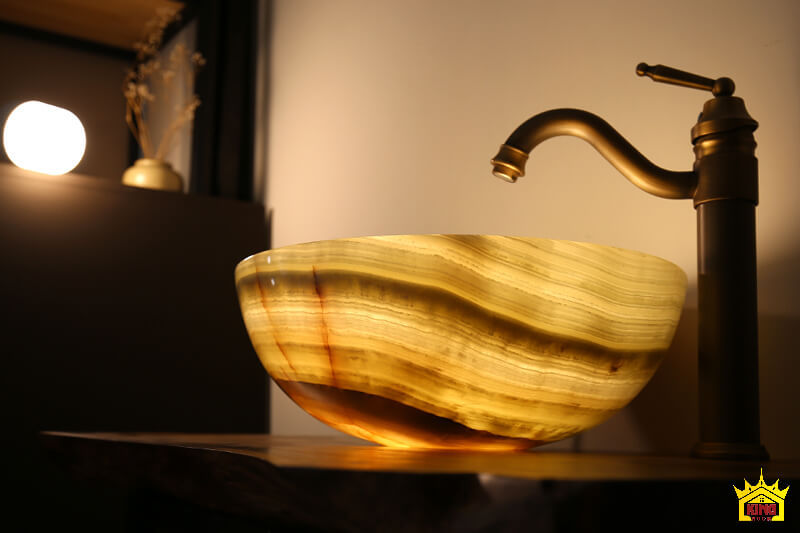 Sản phẩm lavabo được làm từ đá onyx