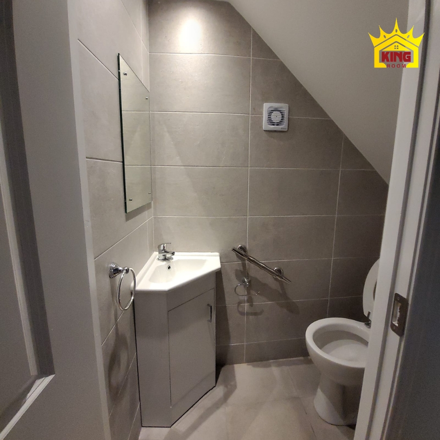 Thiết kế nhà vệ sinh dưới gầm cầu thang giá rẻ mẫu 1