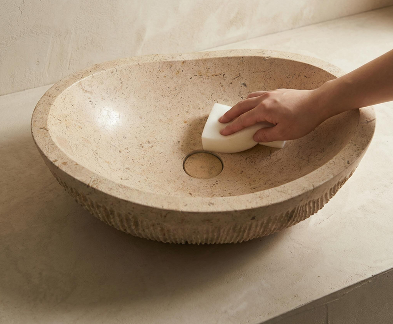 cách vệ sinh lavabo đá Travertine
