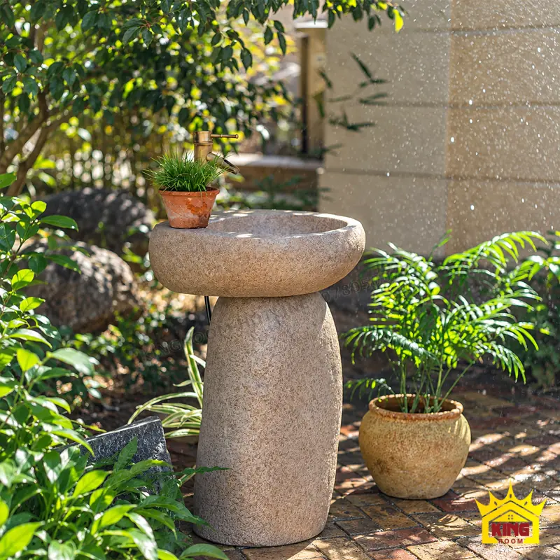 Chậu oval có chân đế và vòi đi kèm Lavabo chậu oval có chân đế riêng, bề mặt be nâu và vòi rửa kiểu ống tre