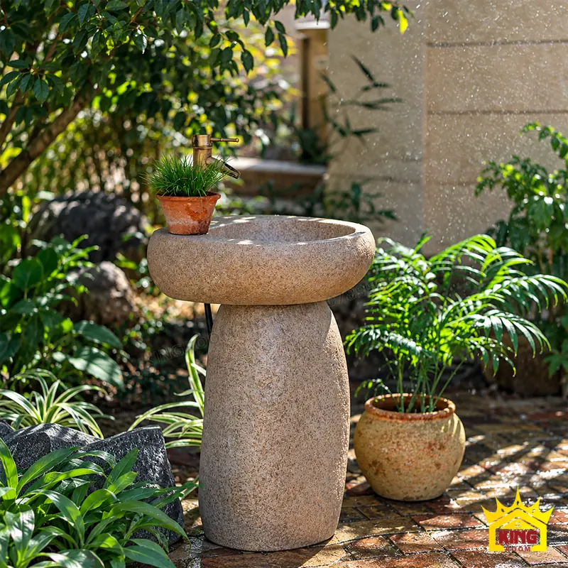 Bộ lavabo đá cuội tự nhiên có chân đế Bộ lavabo đá cuội tự nhiên gồm chậu oval màu be nâu, chân đế tách rời và vòi rửa tông đồng
