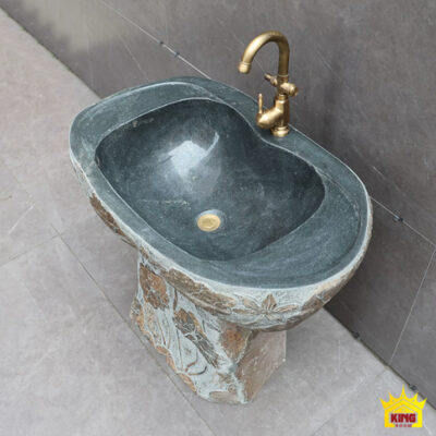 Góc từ trên của lòng chậu hoa sen phối vòi tông đồng
