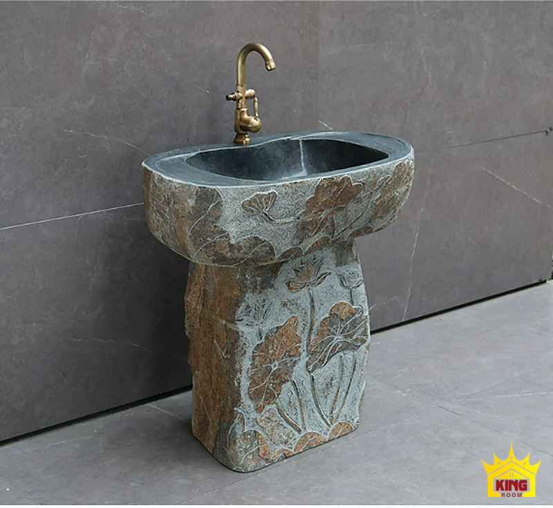 Lavabo đá chạm hoa sen – Chậu hoa sen xanh xám phối vòi tông đồng trên nền tường xám Chậu hoa sen xanh xám phối vòi tông đồng trên nền tường xám