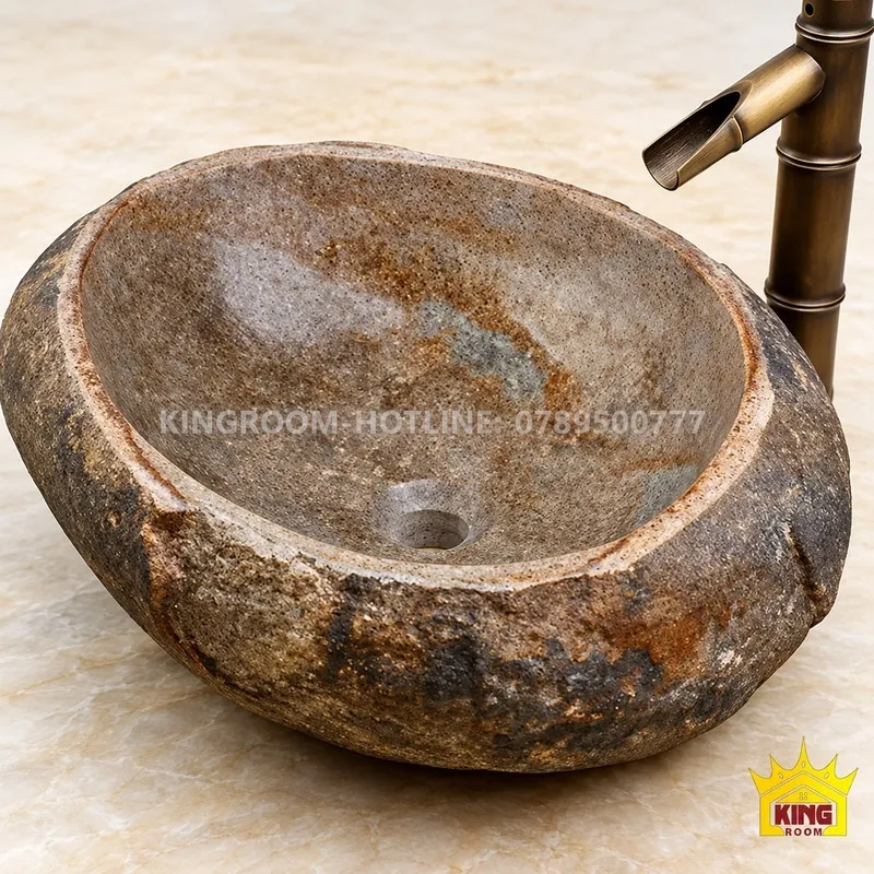 Chậu đá cuội có lòng mài nhẵn, thành nâu xám mộc và lỗ xả