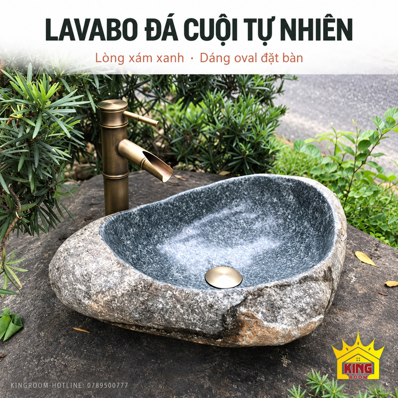 Chậu lavabo đá cuội tự nhiên lòng xám xanh đặt trên mặt đá, cạnh cây xanh và vòi tông đồng cổ