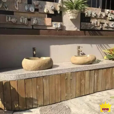 Gợi ý kê hai chậu trên bàn gỗ dài dưới ánh sáng xiên