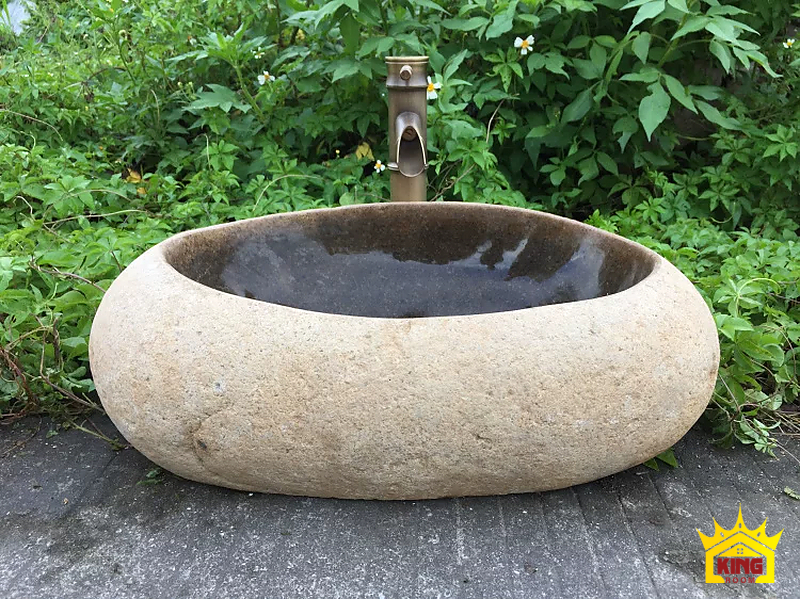 Lavabo đá cuội vỏ sáng lòng sẫm – Chậu oval vỏ sáng lòng sẫm nhìn ngang bên nền cây xanh Chậu oval vỏ sáng lòng sẫm nhìn ngang bên nền cây xanh