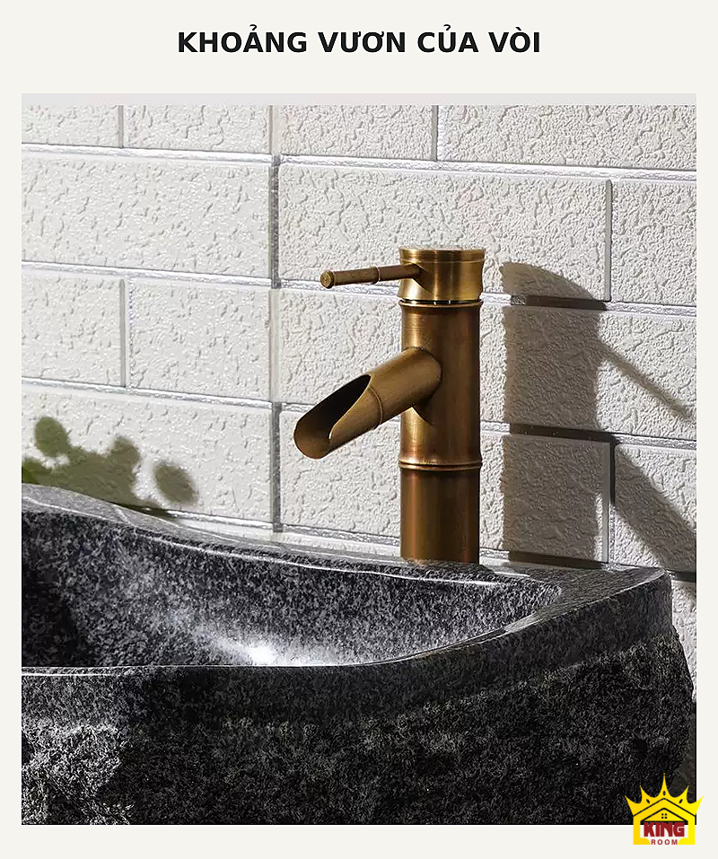 Lavabo đá cuội vuông bo góc – Vòi tông đồng và khoảng vươn vào lòng chậu đá xám Vòi tông đồng và khoảng vươn vào lòng chậu đá xám