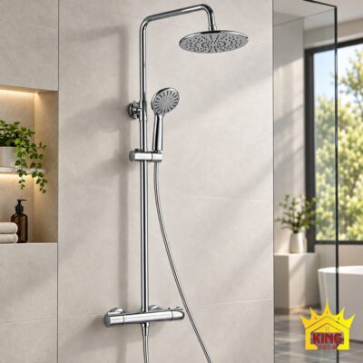 Bộ sen mạ chrome lắp trên tường vân đá, gồm bát tròn, tay sen và dây sen.