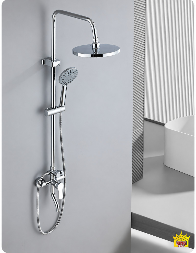 Tổng thể bộ sen chrome Sen cây chrome bát tròn, tay sen và vòi xả trong không gian phòng tắm