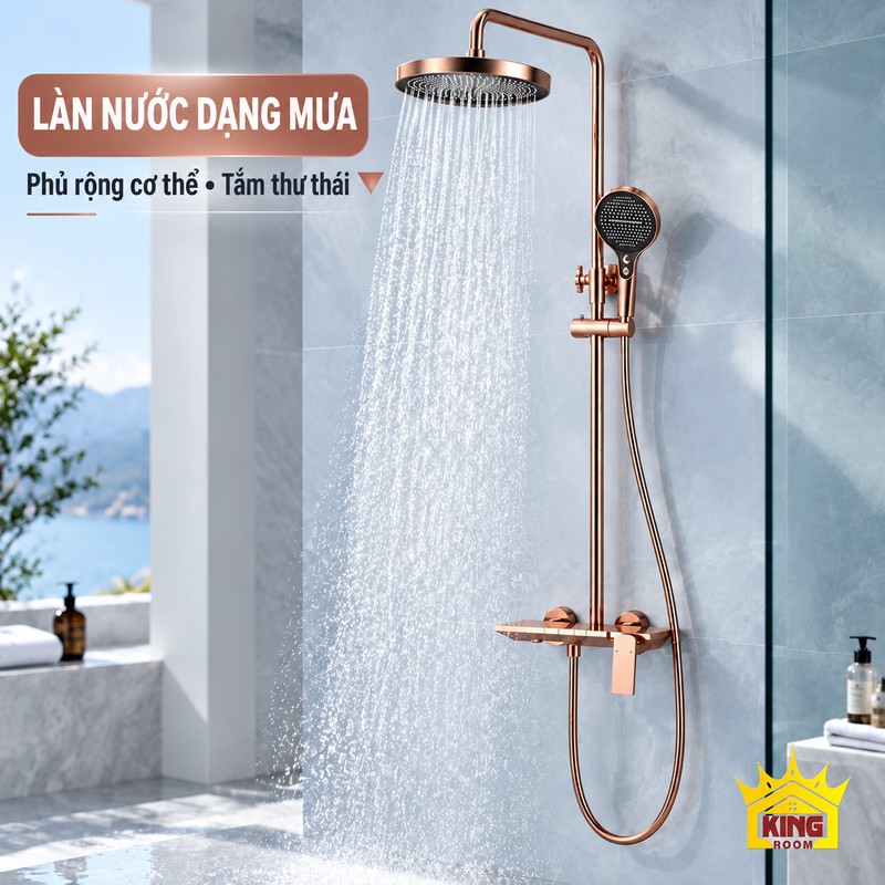 Trải nghiệm tắm dưới bát sen tròn Bát sen tròn mặt đen KINGROOM vàng hồng đang phun nước dạng mưa xuống khu vực tắm