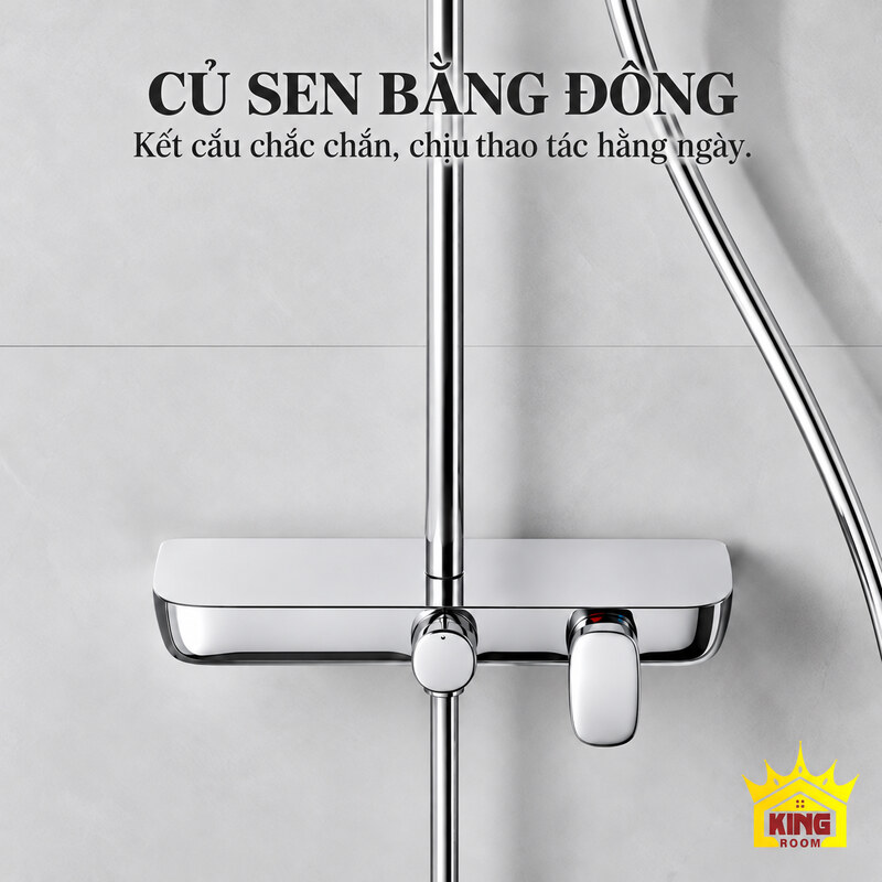 Cận cảnh củ sen bằng đồng Củ sen crom với núm chuyển nước và tay gạt nóng lạnh.